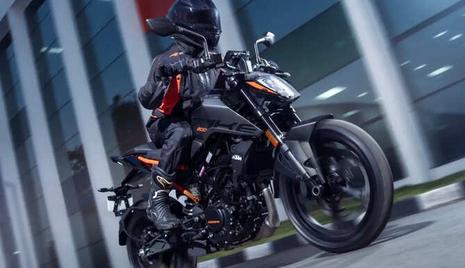 2026 KTM 200 Duke motorcycle with bidirectional quickshifter, traction control and updated electronic riding features