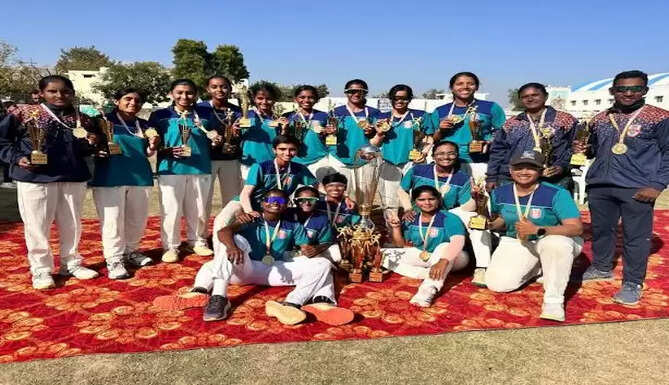 U19 schol girl cricket