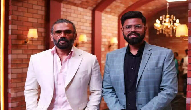 Tushar with Sunil Shetty