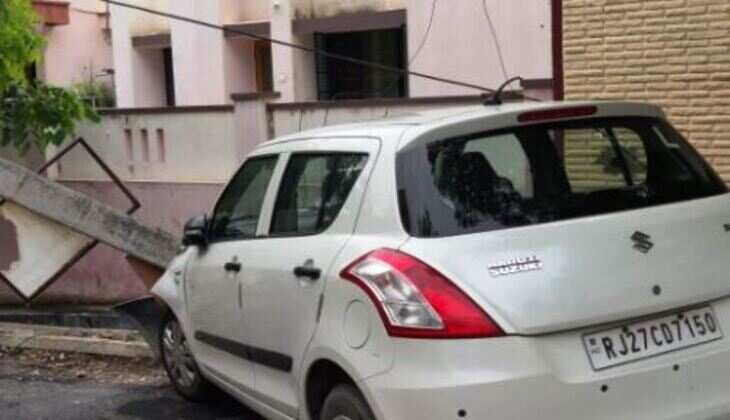 माछला मगरा स्कीम में बिजली के खम्भे से टकराई कार, कल शाम से मोहल्लेवासी अँधेरे में