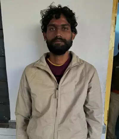 Udaipur Surajpol Police Arrest History-Sheeter Sahil With Illegal Weapon | ₹10,000 Rewarded Criminal Held