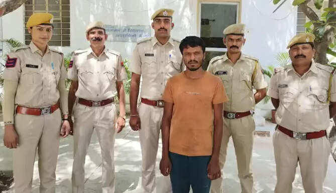 FOUR WHEELER LIFTER ARRESTED