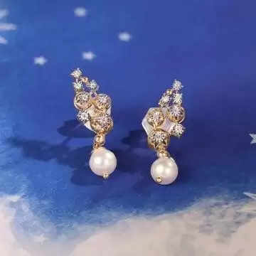 Level-Up Your Jewellery Collection With Trendy Women’s Diamond Earrings Dangly Diamond Earrings