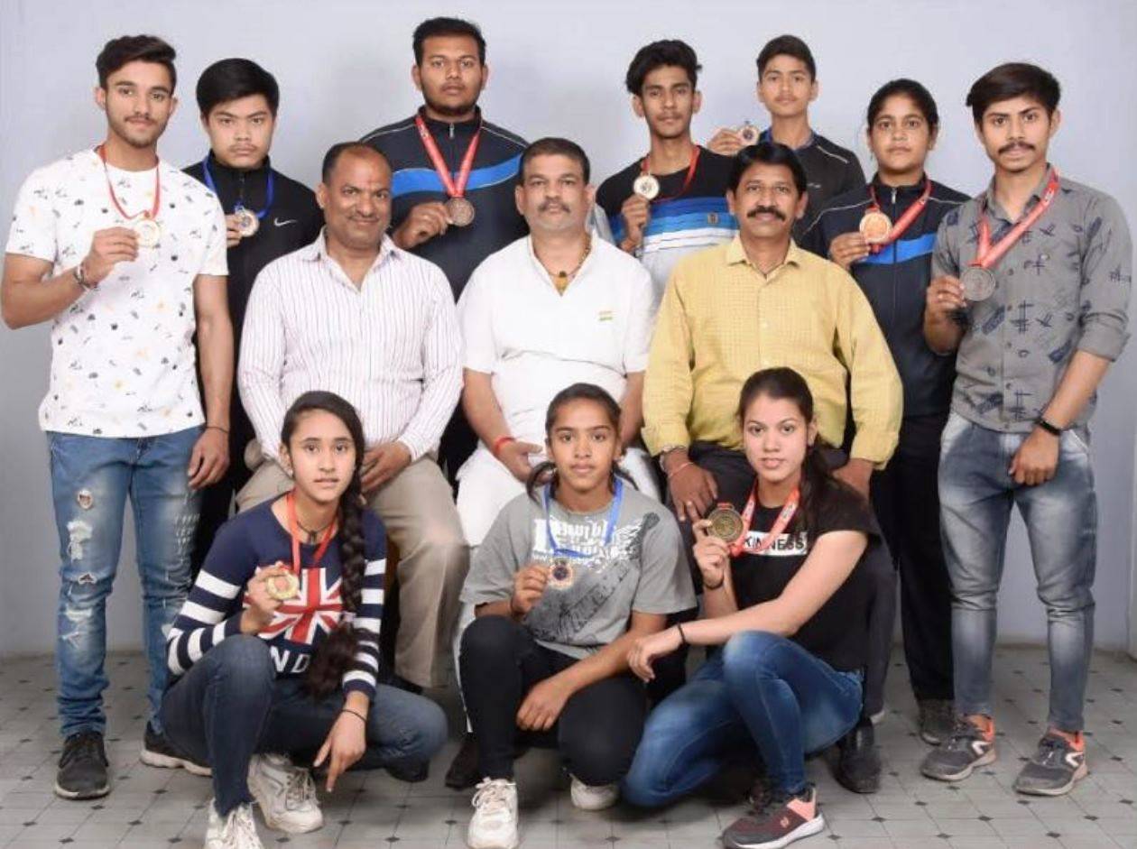 उदयपुर पावर लिफ्टिंग टीम ने शानदार प्रदर्शन कर जीते 10 पदक