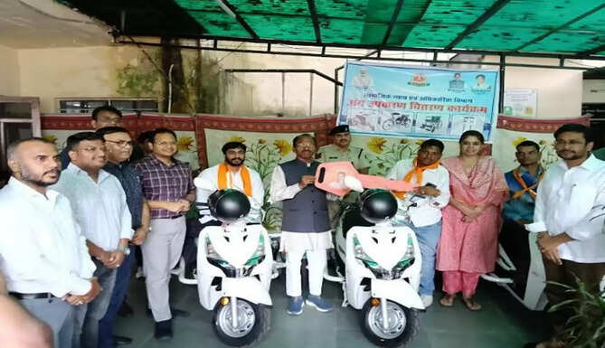 scooty distribution in udaipur