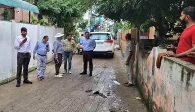 &ldquo;Udaipur Waterlogging Relief: Municipal Commissioner Abhishek Khanna supervises cleaning at Ayd River areas &ndash; Karjali & Navratna Complex updates&rdquo;
