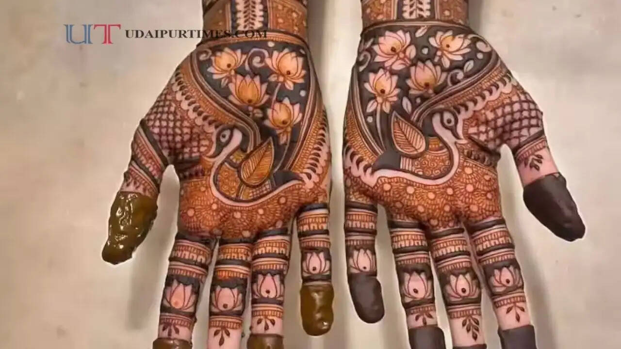 कजरी तीज के मौके पर अपने हाथ में बनायें ये सुंदर मेहंदी डिजाइन
