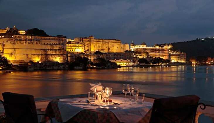 popular food restaurant in udaipur_ambrai-at-sunset