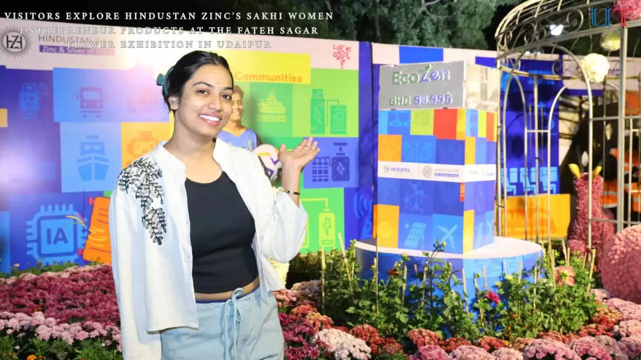 Crowds at Fateh Sagar flower exhibition visiting Hindustan Zinc’s Sakhi women entrepreneur stall in Udaipur