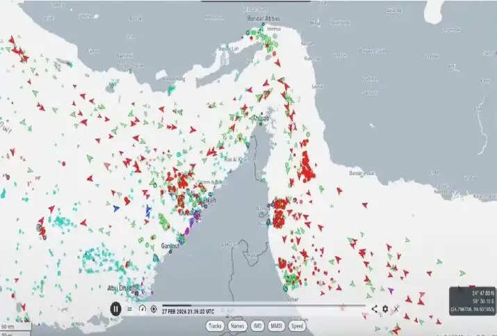 US–Israel Strikes on Iran Shake Global Markets | Middle East conflict map showing Iran, Israel and Strait of Hormuz with oil tankers and rising crude prices impacting global markets