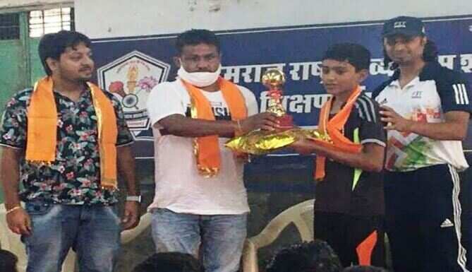 राष्ट्रीय मुक्केबाज़ी में पदक प्राप्त करने वाले मुक्केबाज अकमल अली का सम्मान किया गया