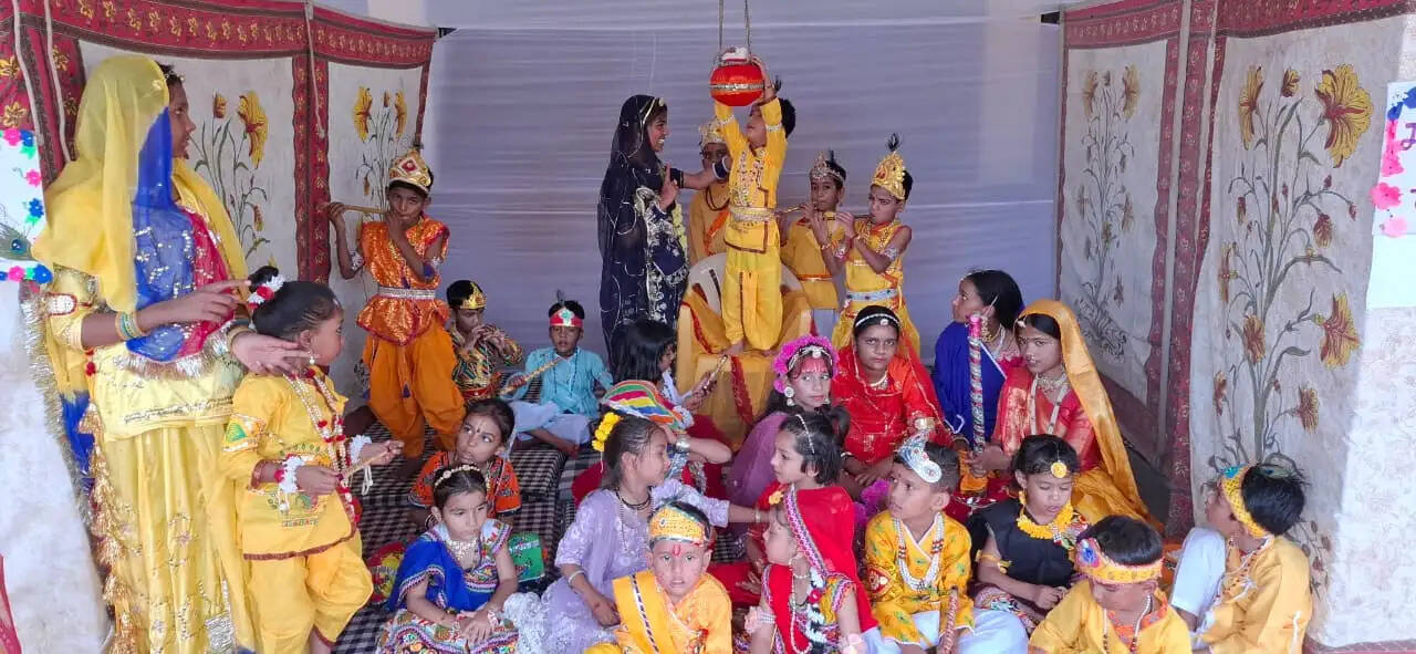 संस्कृति के रंगों से सजा प्रताप गौरव केंद्र —तीन दिवसीय श्रीकृष्ण जन्माष्टमी मेला महोत्सव में झांकियों ने मोह मन -लहरिया उत्सव में झलका उत्साह