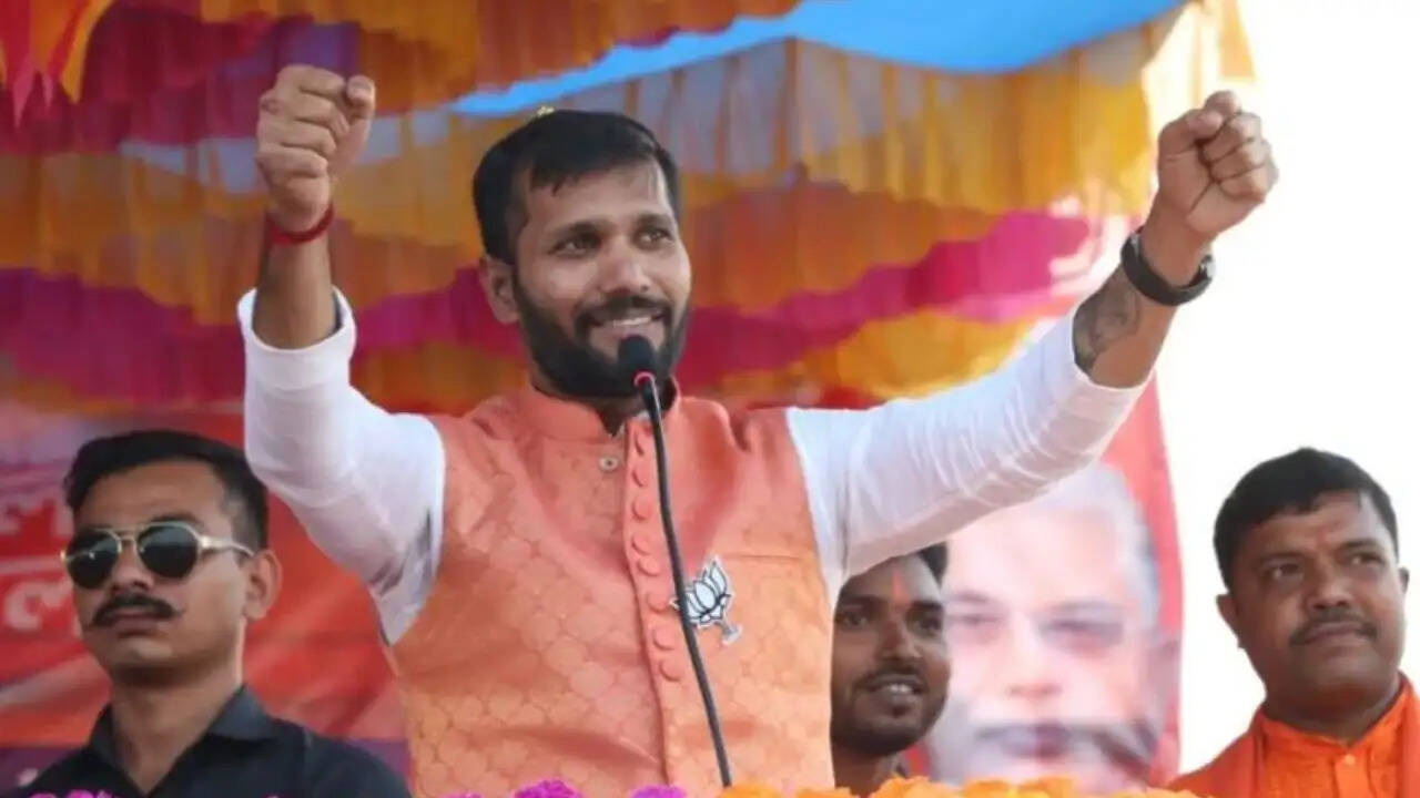 Ashok Dinda Takes Commanding Position in Maina Constituency