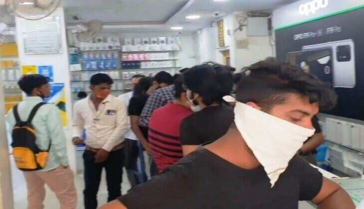 कोविड गाइडलाइन के उल्लंघन पर कोचिंग सेंटर व मोबाइल स्टोर सीज