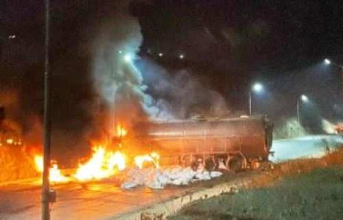उदयपुर अहमदाबाद हाइवे पर टैंकर ट्रक में जा घुसा, 1 की मौत 3 घायल