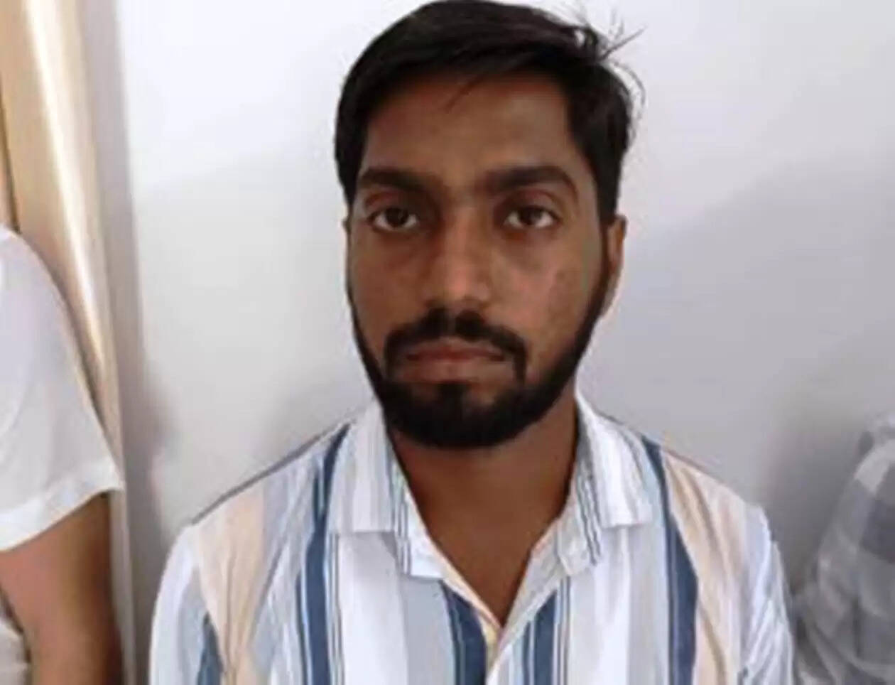 patwari arrest while taking bribe