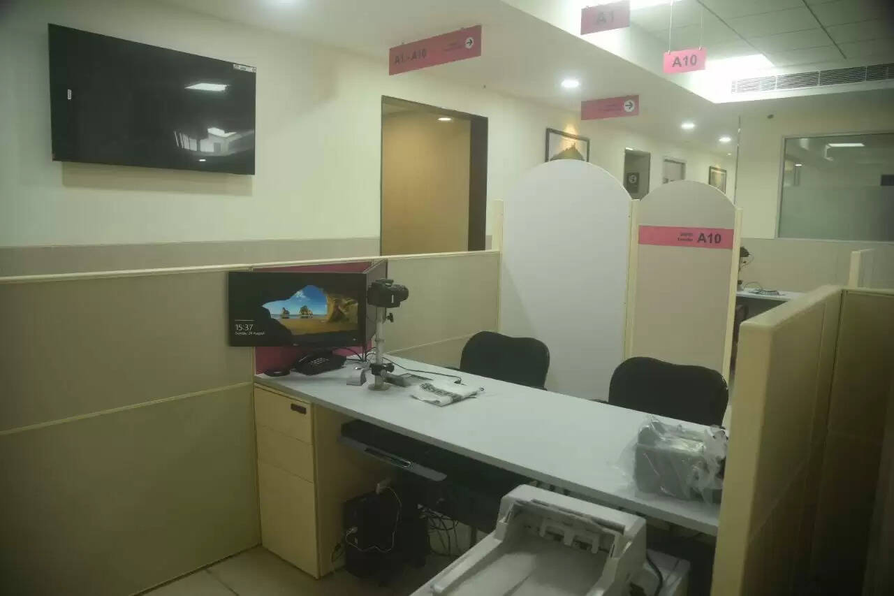 Udaipur News: The Passport Seva Kendra (PSK) in Udaipur has shifted from Subhash Nagar to Lake City Mall at Ayad Bridge. The new premises offer modern facilities but reduced space and possible parking issues.