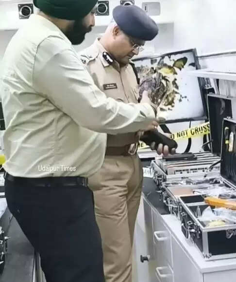 Udaipur IG Gaurav Srivastava and FSL Director Dr Ajay Sharma launch Rajasthan’s first mobile Forensic Science Laboratory van at Udaipur Range HQ
