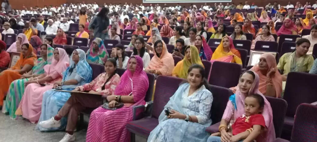 21 विशिष्ट श्रेणियों में 201 समाज रत्नों का हुआ भव्य सम्मान