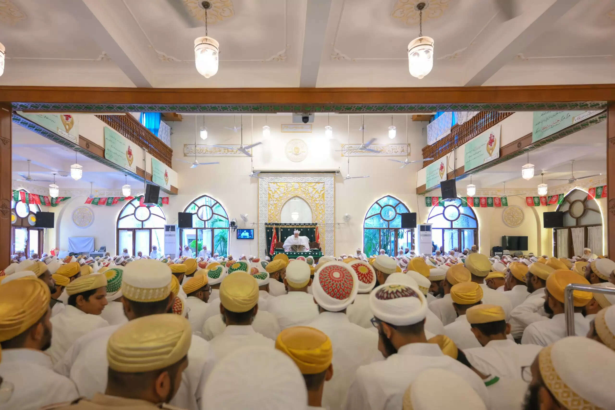 Syedna Mufaddal Saifuddin, the leader of the worldwide Dawoodi Bohra community, delivered a moving sermon on Thursday to mark Chehlum — the 40th day of remembrance following the martyrdom of Imam Husain, grandson of Prophet Mohammed (SAW), in Karbala, Iraq. Around 28,000 Dawoodi Bohras from Udaipur and overseas gathered at the Burhani Masjid complex and other centres in the city and neighbouring areas to attend the sermon.