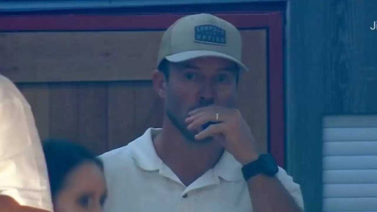  AB de Villiers seen vaping during Pretoria Capitals vs MI Cape Town clash