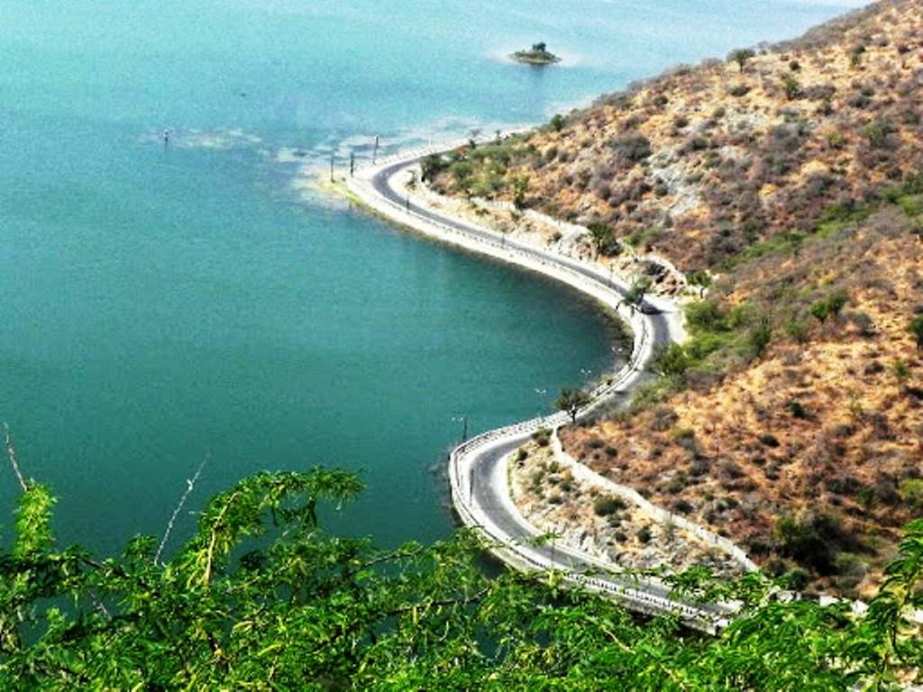 Beautification of Rani Road without disturbing the Lake's natural form