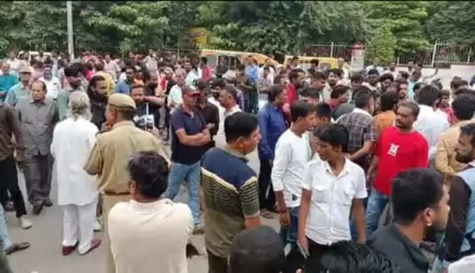 Auto Rickshaw drivers protest 