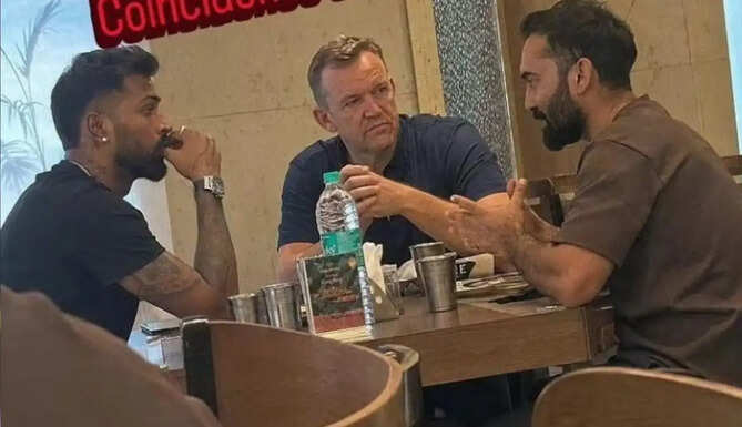 Hardik Pandya's viral photo with Dinesh Karthik and Andy Flower sparks speculation about a possible move to Royal Challengers Bengaluru.