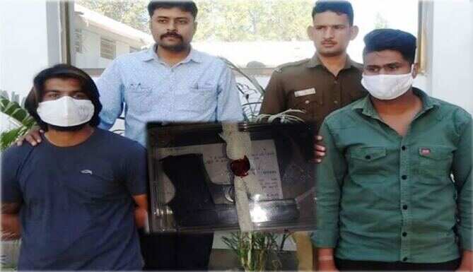 अवैध देशी पिस्टल मय ज़िंदा कारतूस के साथ दो गिरफ्तार