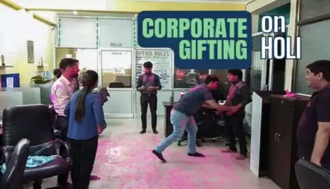 Corporate Holi Gifts: Impress Your Clients and Employees This Festival