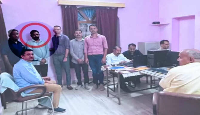 ACB arrest computer operator from Dungarpur