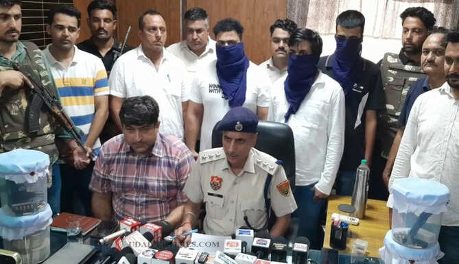 सिरसा CIA पुलिस ने पंजाब के कुख्यात गैंगस्टर को दो साथियों सहित किया गिरफ्तार, &nbsp;3 अवैध पिस्तौल समेत ये सामान बरामद