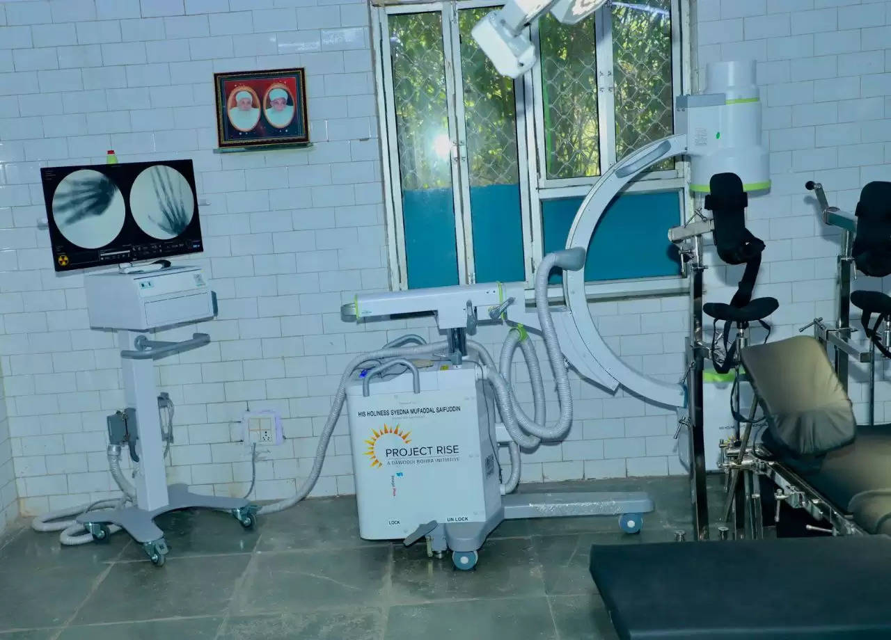 Udaipur Bhinder Syedna Mufaddal Saifuddin donates machine to bhinder hospital  CArm