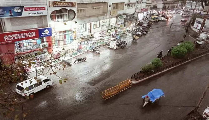 unseasonal rain in udaipur