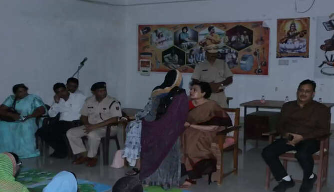 mahila aayog