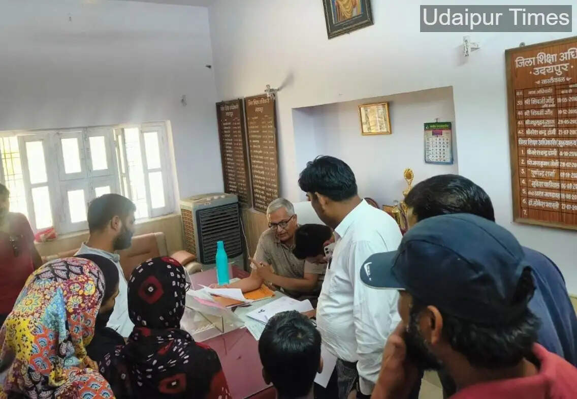 Alt Text: Parents protesting outside District Education Office in Udaipur over RTE admission issues