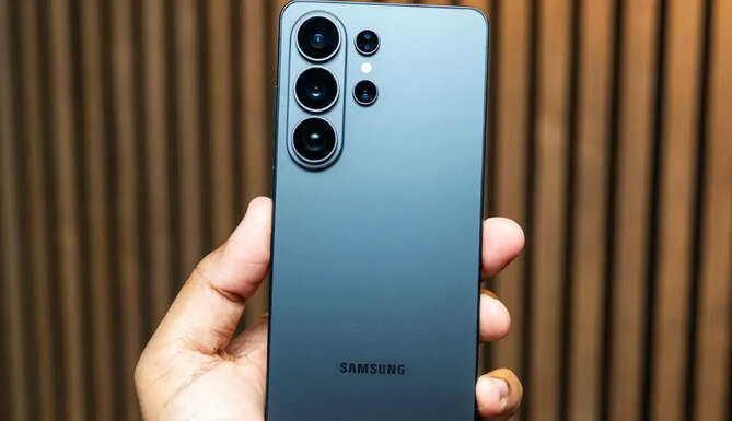 Samsung Galaxy S26 series showing the latest update on the reported Rs 20,000 price hike in India