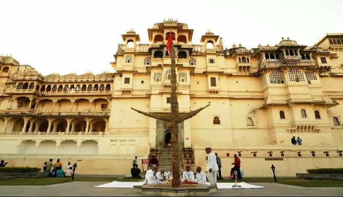 holika ropan