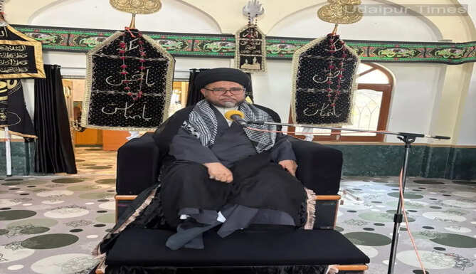 Maulana Dr. Syed Meraj addressing the first Muharram Majlis at Shia Jama Masjid and Imambargah in Hathipole, Udaipur, highlighting the message of Karbala and Imam Hussain (A.S.).