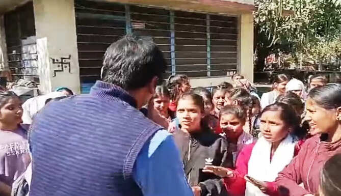 m g college
