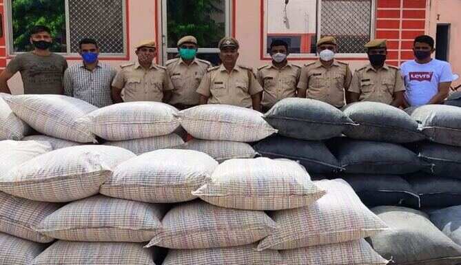 तैनात पुलिस की नाकाबंदी देख पलटा डोडा पोस्त का ट्रक
