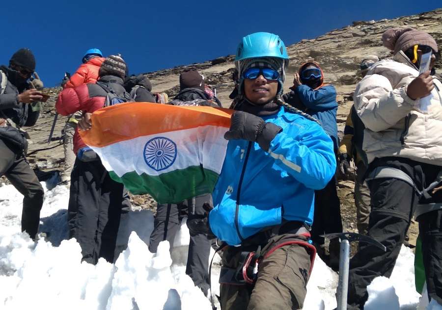 Udaipur's 20 year old braves the COVID pandemic to scale 17000ft+ Friendship Peak