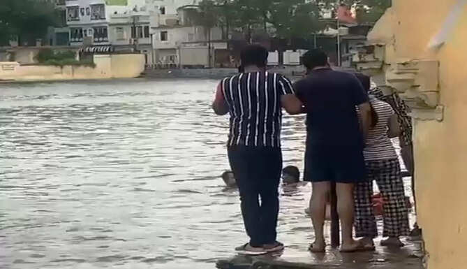 child drown in lake pichola