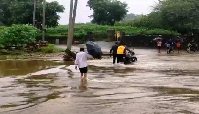 heavy rain in udaipur
