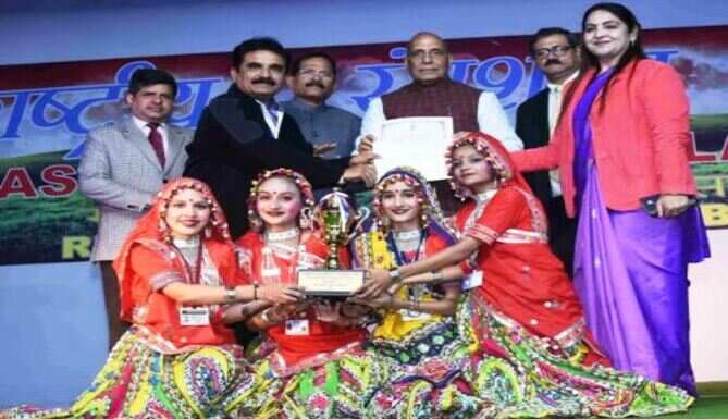 गणतंत्र दिवस परेड नई दिल्ली में पश्चिम क्षेत्र सांस्कृतिक केन्द्र की प्रस्तुति को द्वितीय पुरस्कार