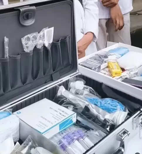 Udaipur IG Gaurav Srivastava and FSL Director Dr Ajay Sharma launch Rajasthan’s first mobile Forensic Science Laboratory van at Udaipur Range HQ