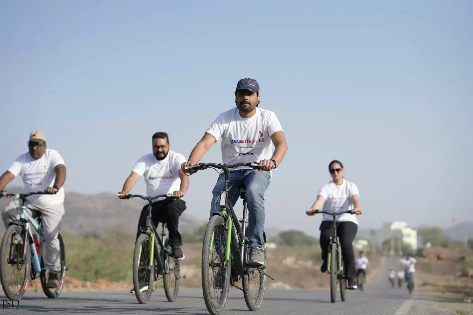 Bindaas Foundation hosted its 2024 edition of RANGOTHON 5.0, Udaipur’s Biggest Cycling Marathon with Natural Holi Color Celebration, and what an incredible experience it was! With over 300 participants of all ages, ranging from 5 to 65 years old, it truly was a celebration of community, fitness, and eco-conscious living.