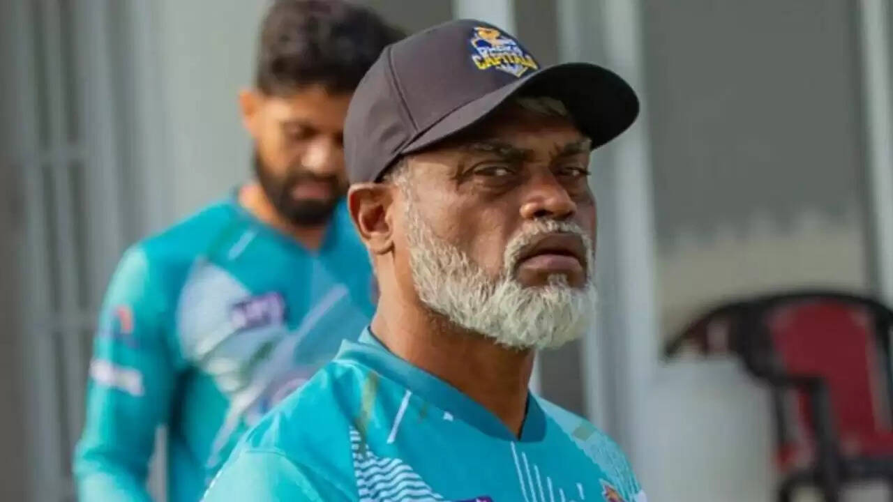 Dhaka Capitals assistant coach Mehboob Ali collapsing during BPL 2025 practice in Sylhet
