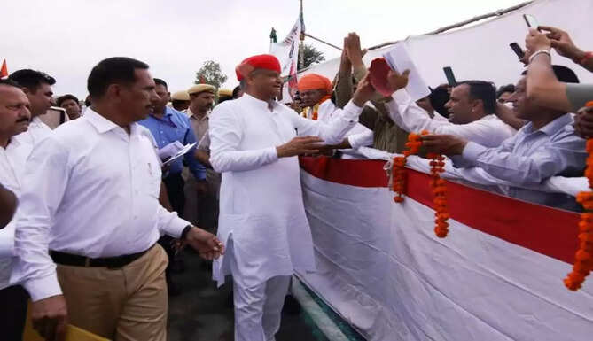 cm gehlot