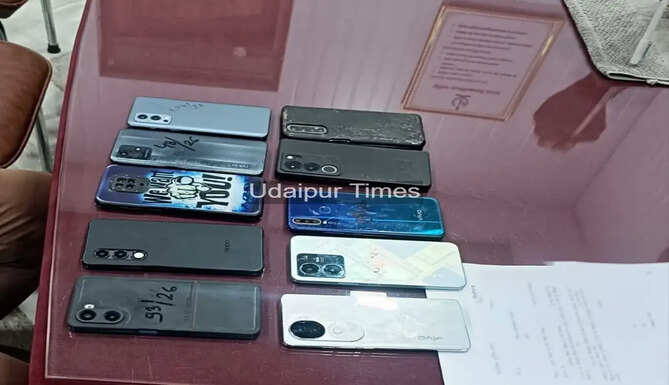 Chittorgarh Police Recover 10 Lost Mobile Phones